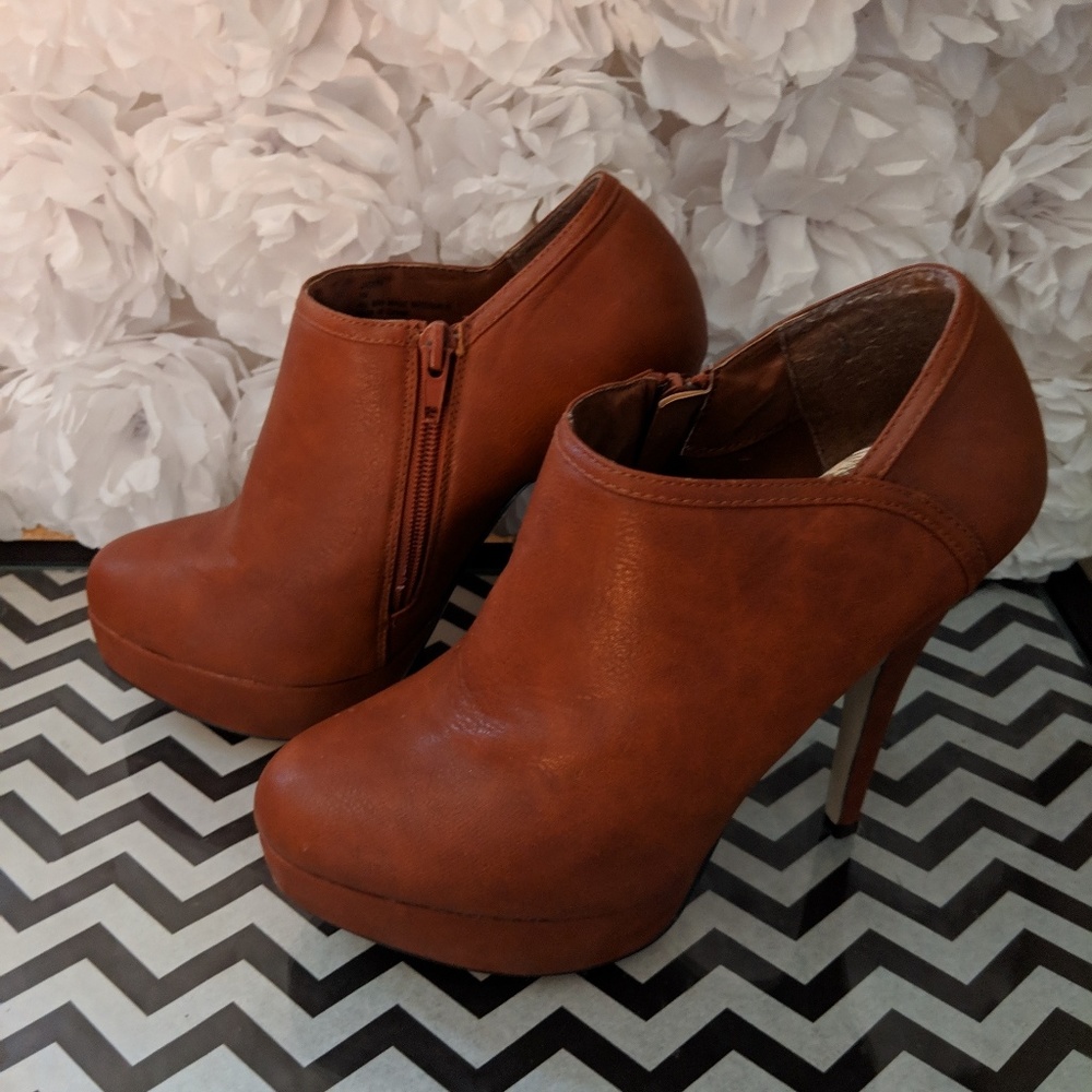 Camel brown ankle booties